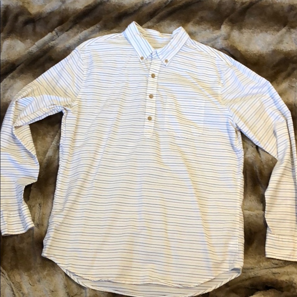 Men’s 1/4 button up.